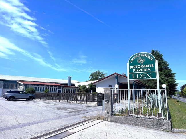 Locale commerciale in affitto a Manzano