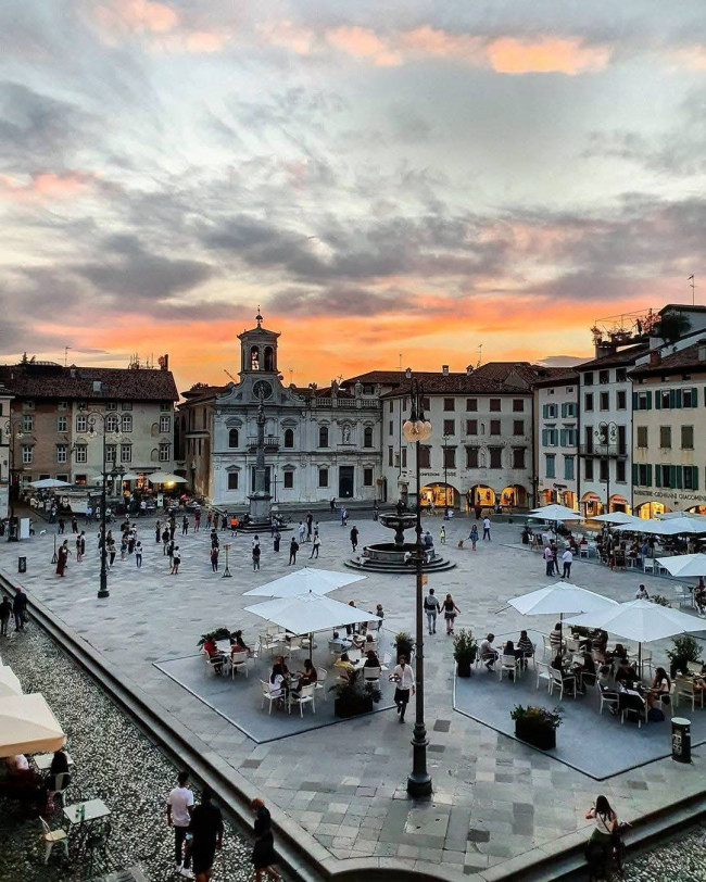 Attività commerciale in vendita a Udine