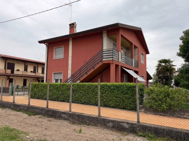 Appartamento in vendita a Rivignano Teor