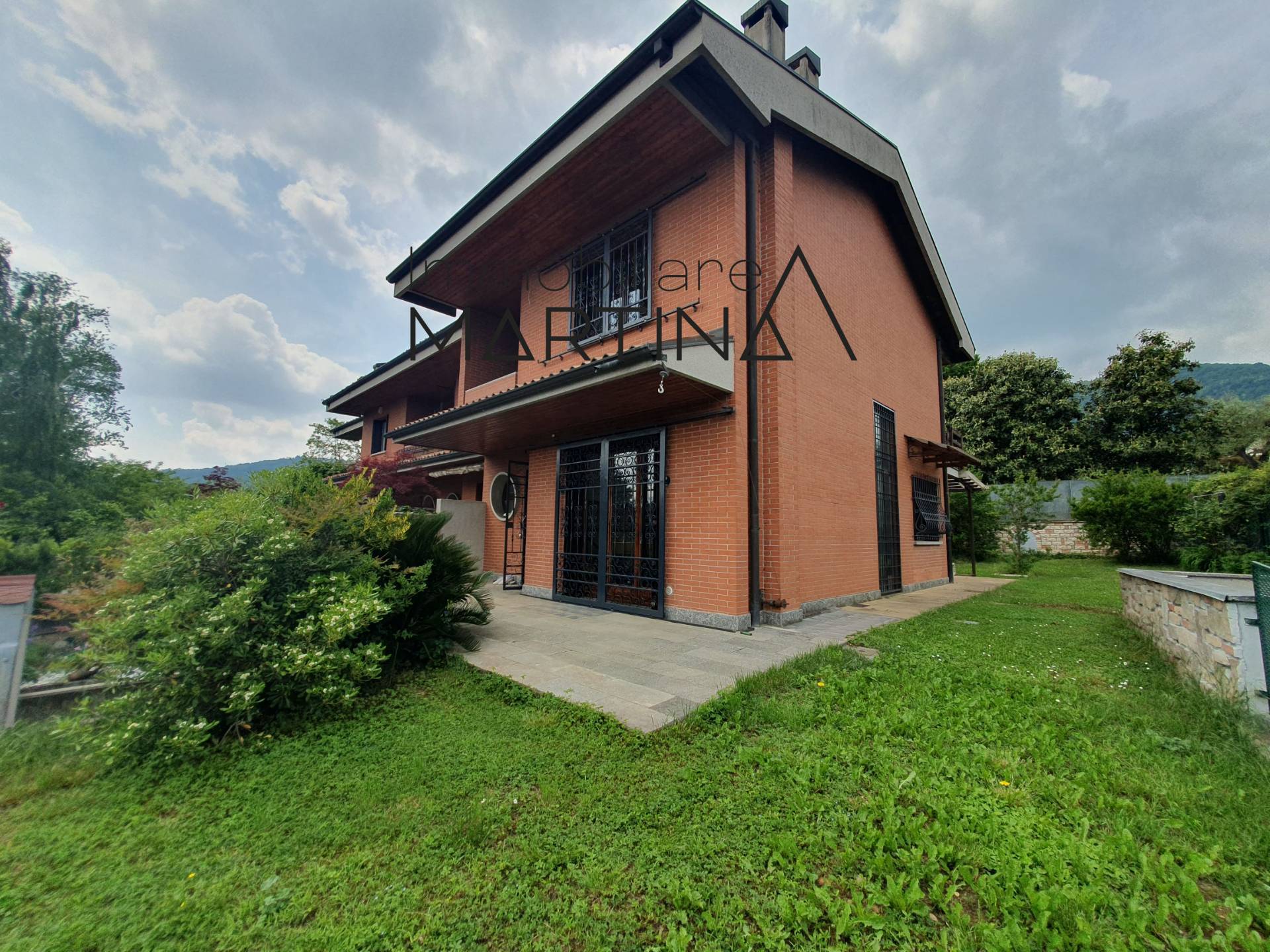 Villa a schiera di testa in vendita a Alzano Lombardo