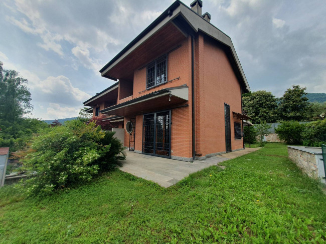 Villa a schiera di testa in vendita a Alzano Lombardo
