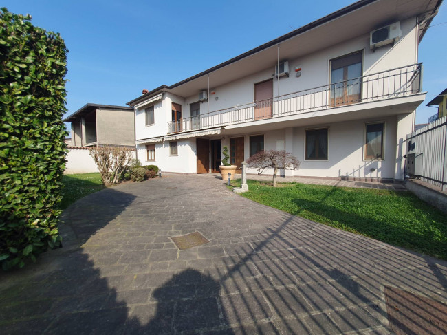 Villa bifamiliare in vendita a Mornico al Serio