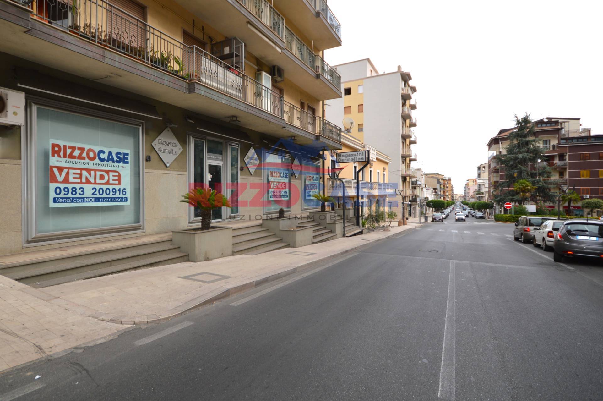 Locale Commerciale in vendita a Corigliano-Rossano