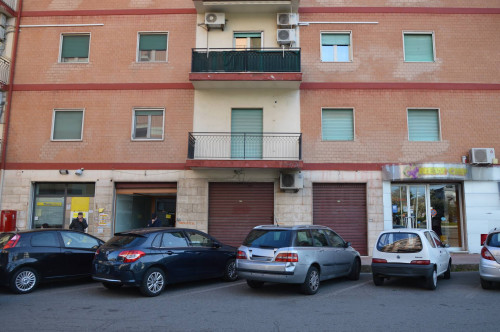 Locale Commerciale in affitto a Corigliano-Rossano