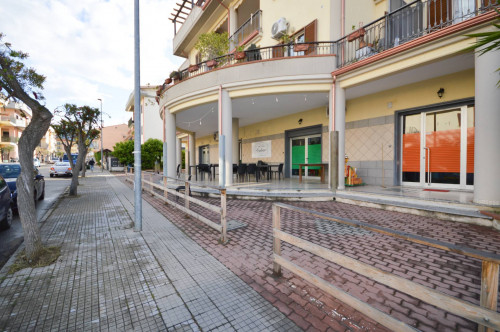 Locale Commerciale in vendita a Corigliano-Rossano