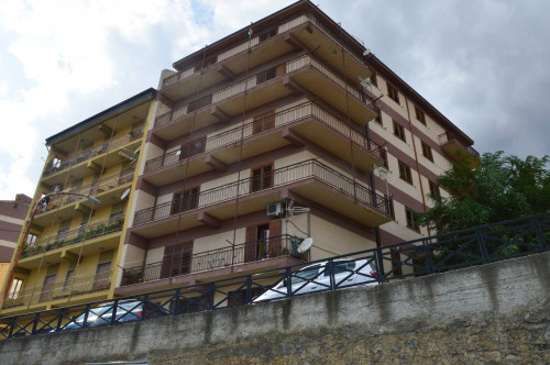 Stabile in vendita a Cassano all'Ionio