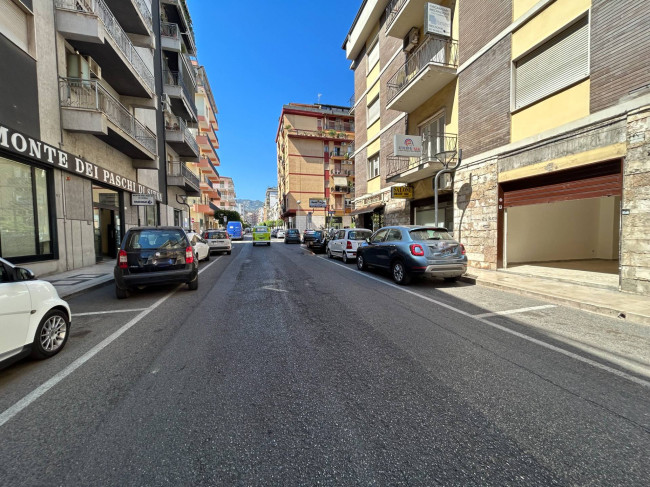 Locale Commerciale in affitto a Corigliano-Rossano
