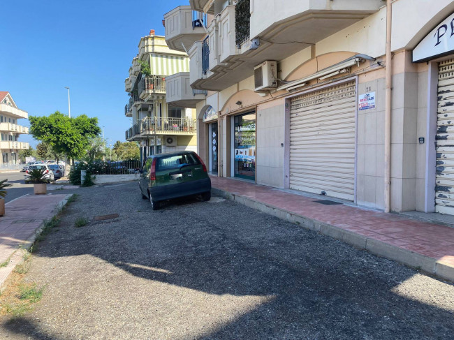 Locale Commerciale in affitto a Corigliano-Rossano