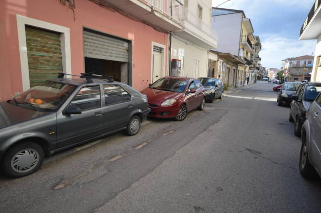 Locale Commerciale in affitto a Crosia