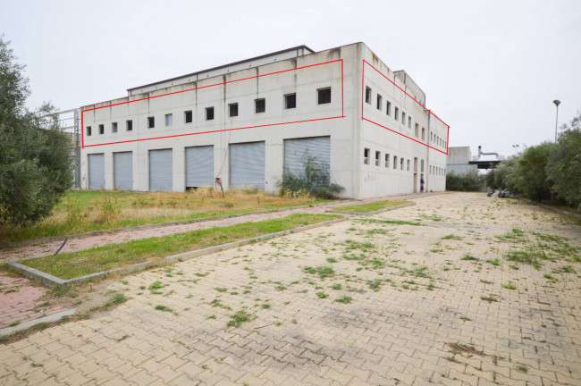 Locale Commerciale in vendita a Corigliano-Rossano