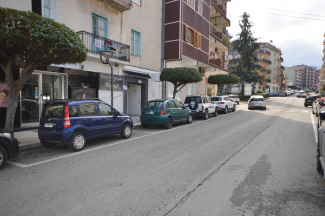 Locale Commerciale in vendita a Corigliano-Rossano
