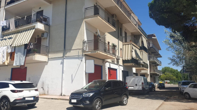 Locale Commerciale in vendita a Corigliano-Rossano