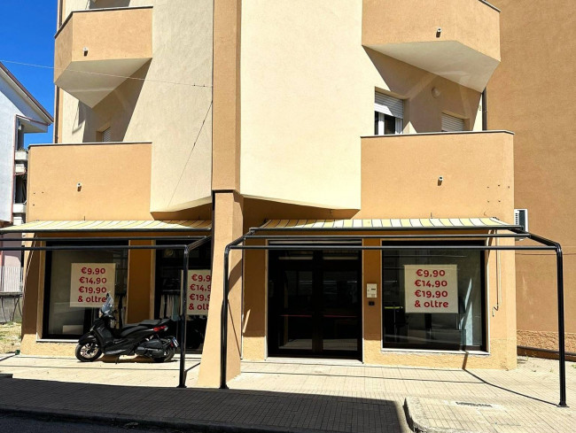 Locale Commerciale in vendita a Cariati