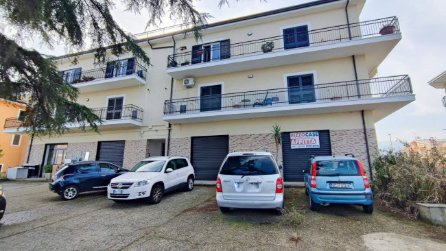 Locale Commerciale in affitto a Corigliano-Rossano