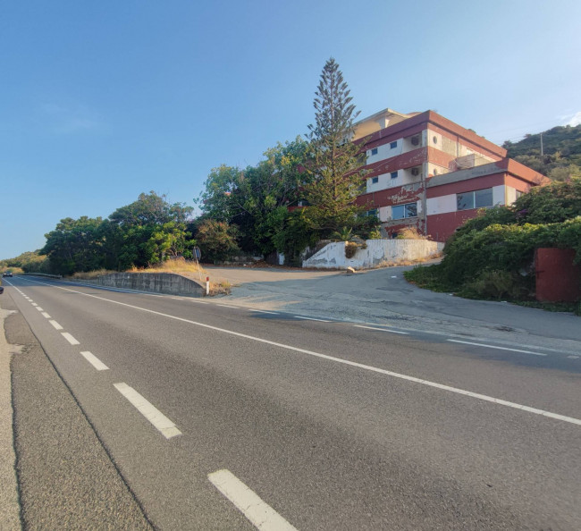 Albergo/Hotel in vendita a Crucoli