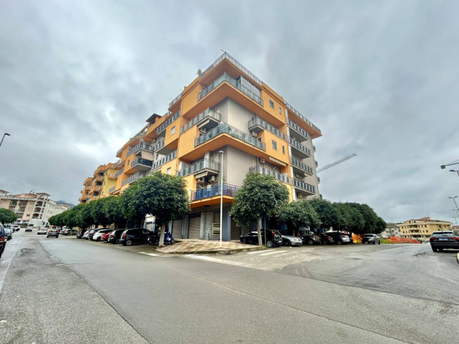 Locale Commerciale in affitto a Corigliano-Rossano