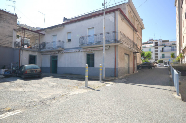 Locale Commerciale in affitto a Corigliano-Rossano