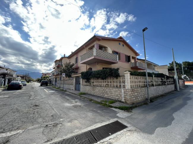 Villetta bifamiliare in vendita a Corigliano-Rossano