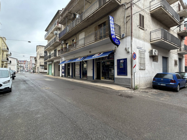 Locale Commerciale in affitto a Crosia