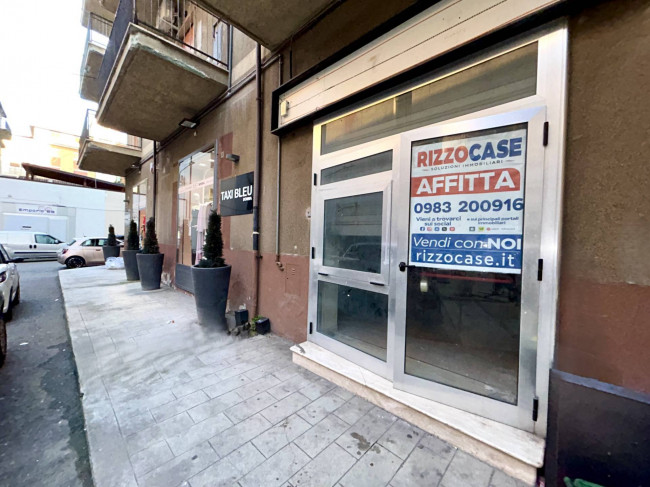 Locale Commerciale in affitto a Corigliano-Rossano