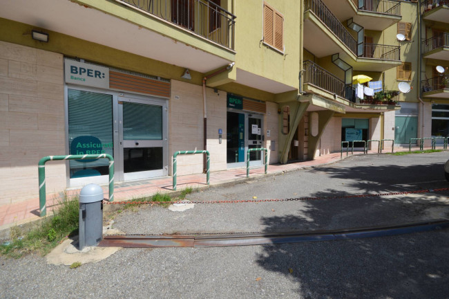 Locale Commerciale in vendita a Corigliano-Rossano