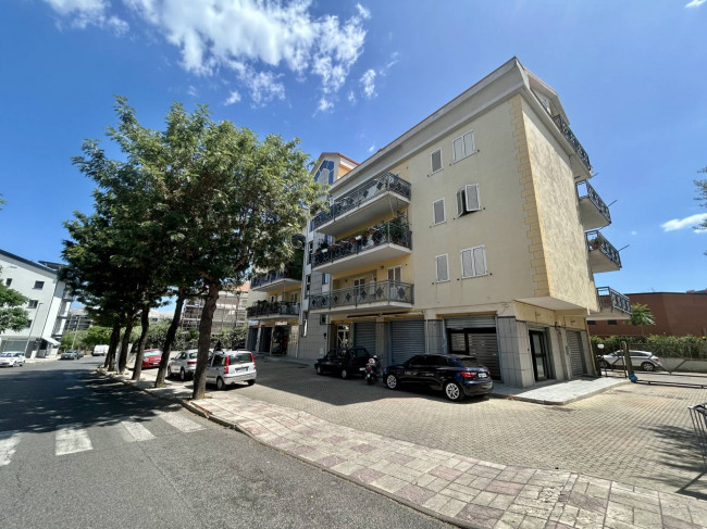 Locale Commerciale in affitto a Corigliano-Rossano