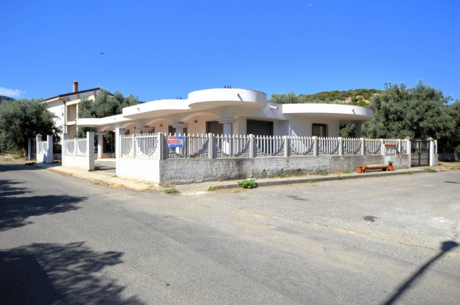 Locale Commerciale in vendita a Cariati