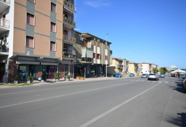 Locale Commerciale in vendita a Corigliano-Rossano