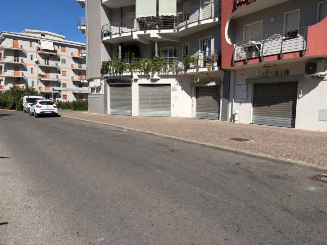 Locale Commerciale in vendita a Corigliano-Rossano