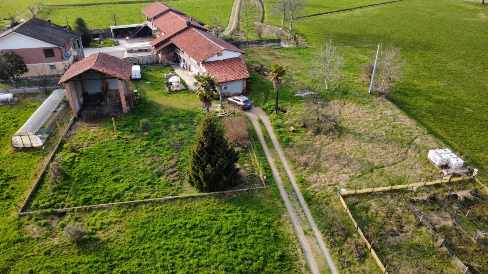Cascina/Casale in vendita a Cavour