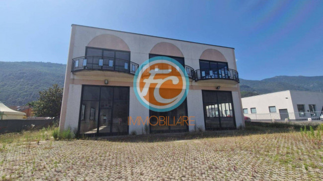Locale commerciale in vendita a Vaie