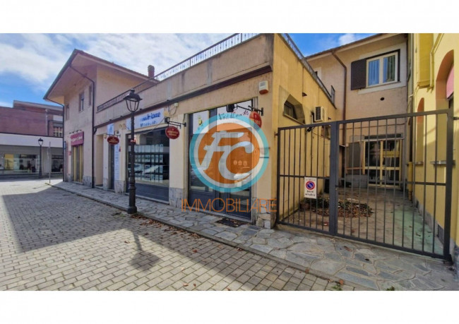 Locale commerciale in affitto a Sant'Ambrogio di Torino