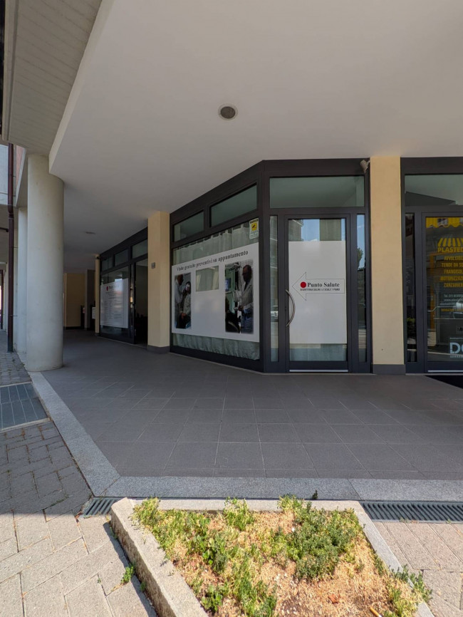 Locale commerciale in vendita a Rivoli