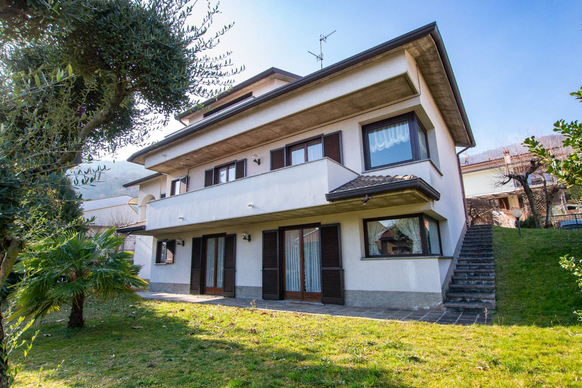 Villa in vendita a Olginate (LC)