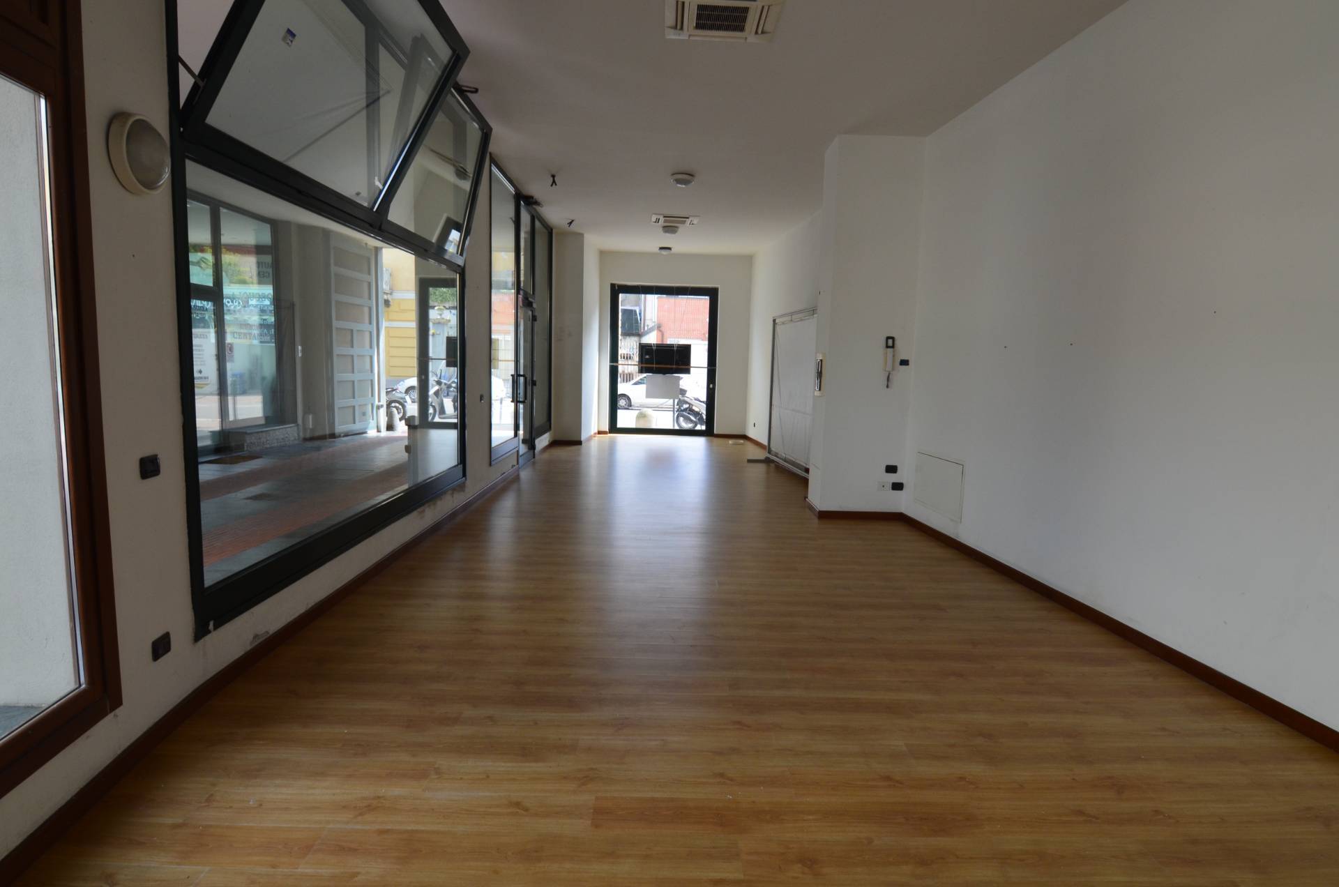 Fondo commerciale in vendita a Lecco (LC)