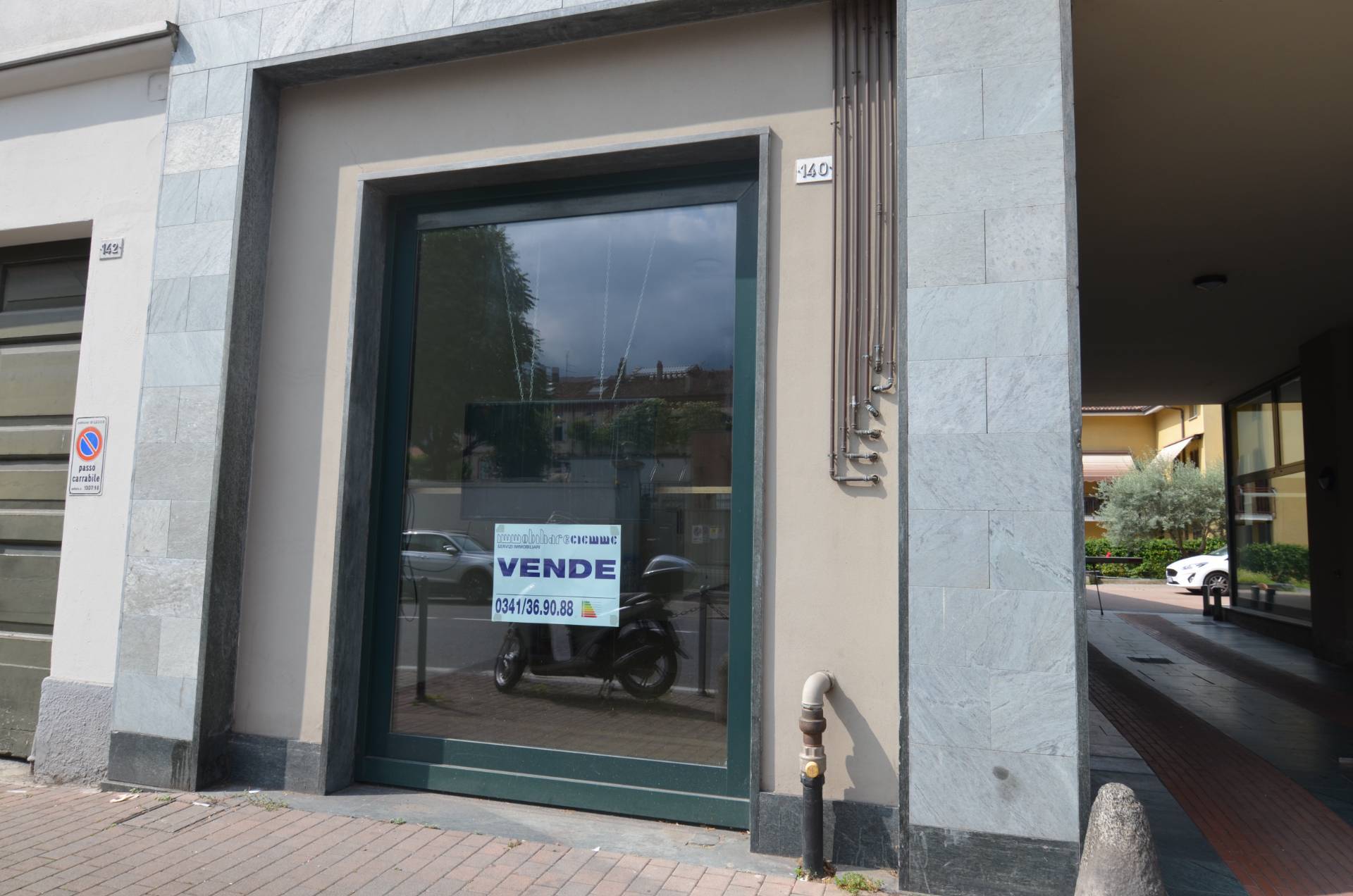 Fondo commerciale in vendita a Lecco (LC)