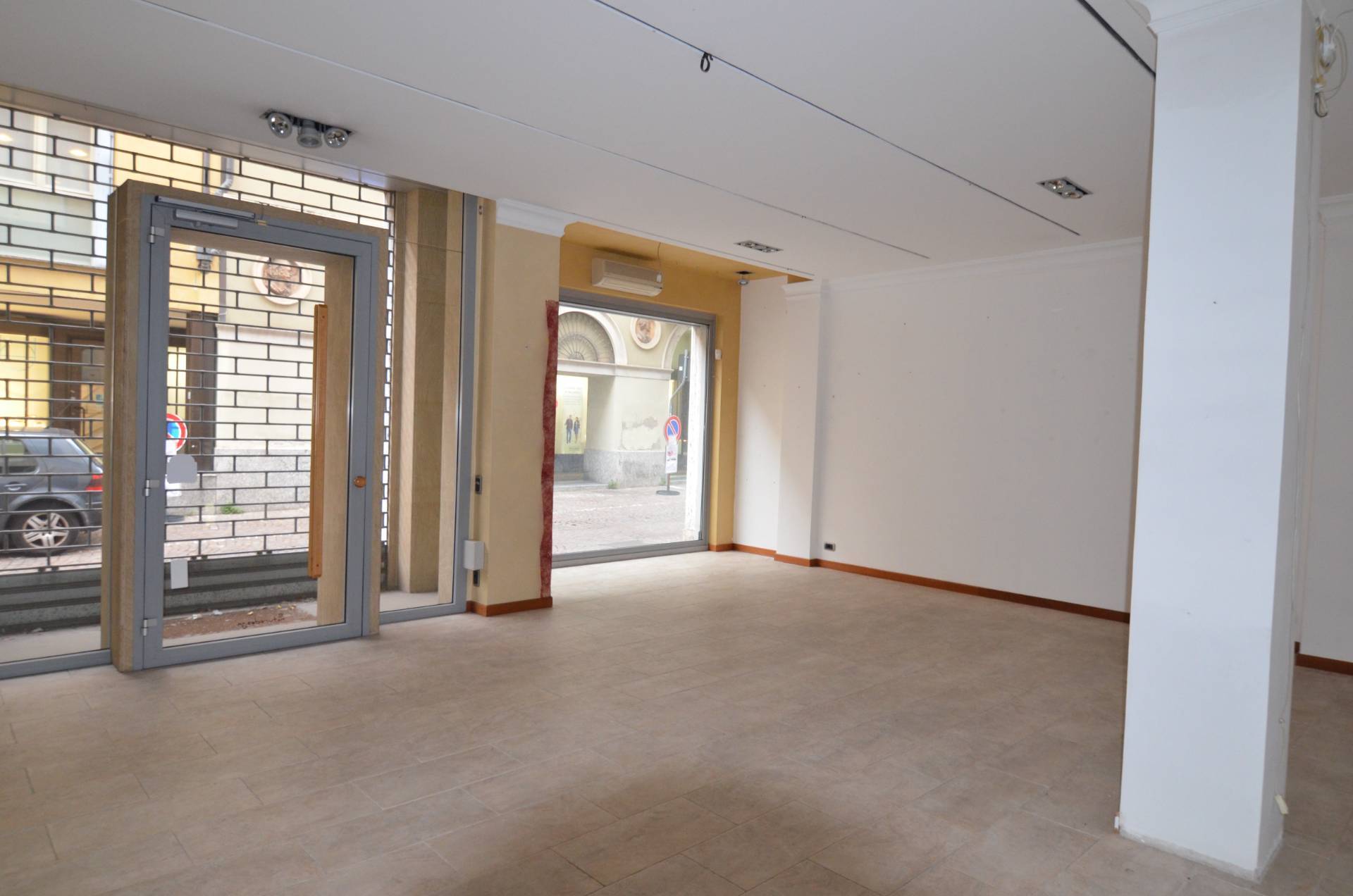 Locale commerciale in affitto a Lecco