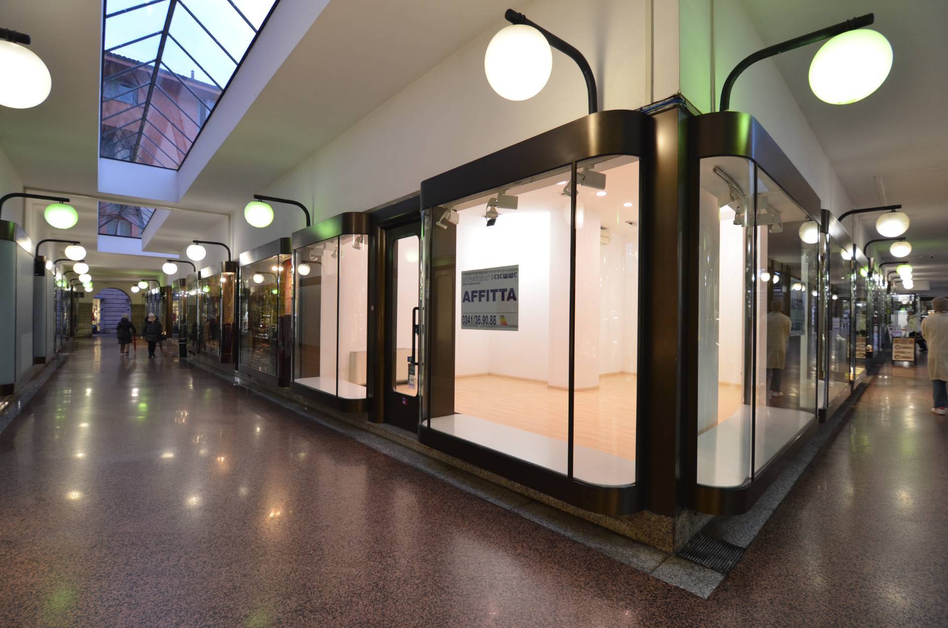 Locale commerciale in affitto a Lecco