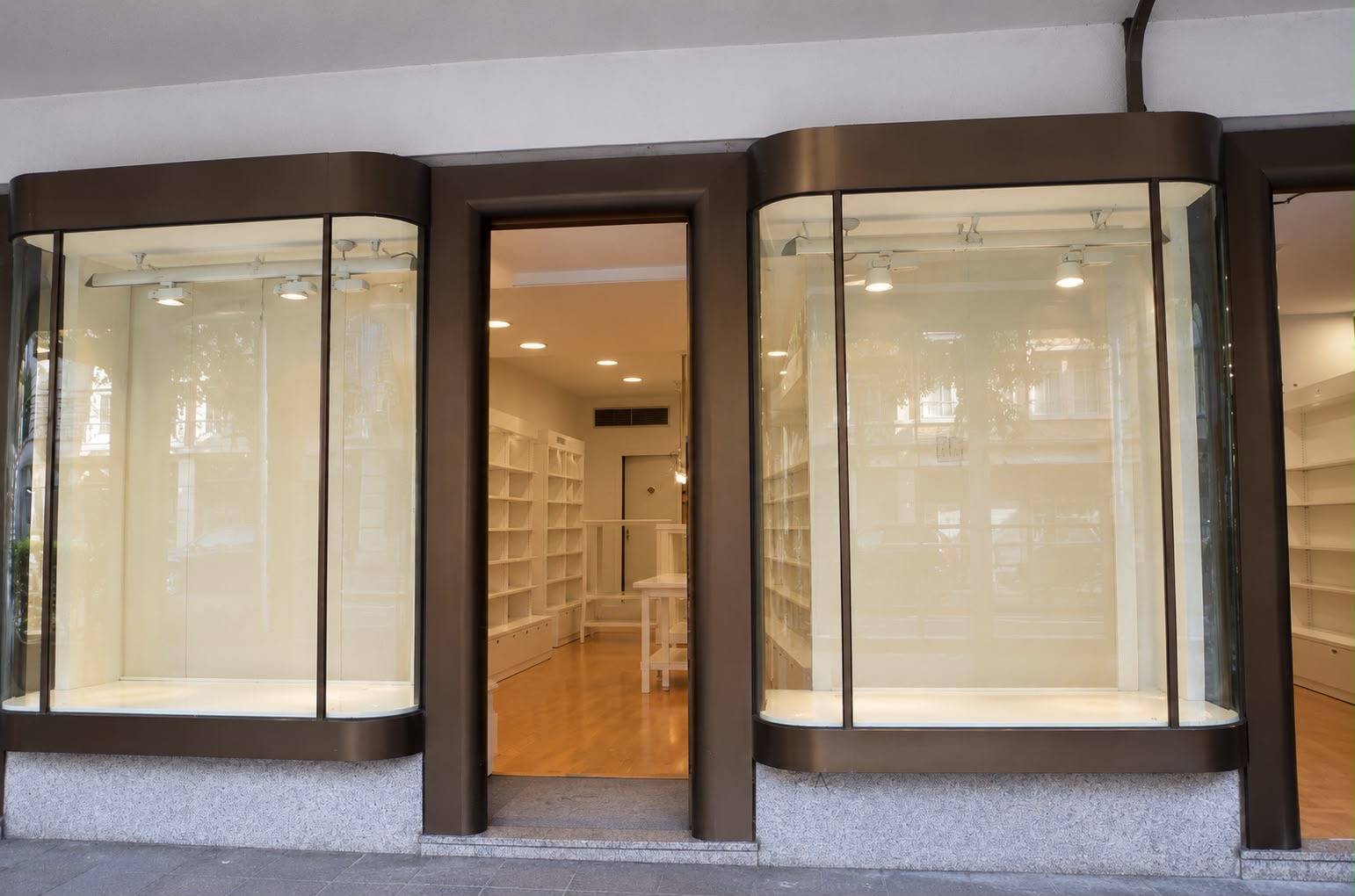 Locale commerciale in affitto a Lecco