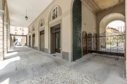 Locale commerciale in vendita a Lecco