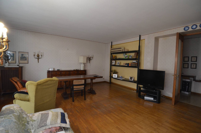 Appartamento in vendita a Centro, Lecco (LC)