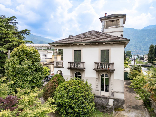 Villa in vendita a Mandello del Lario
