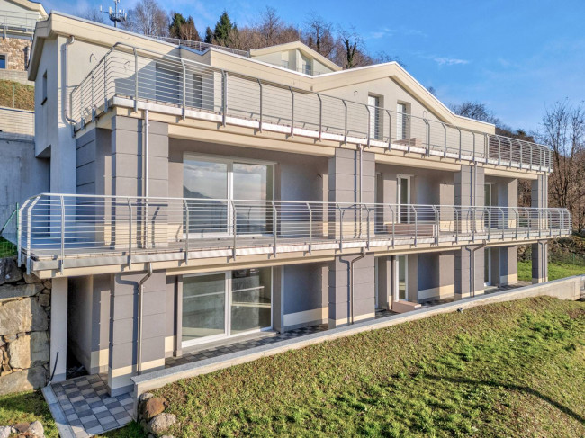 VILLA BIFAMILIARE in vendita a Lecco