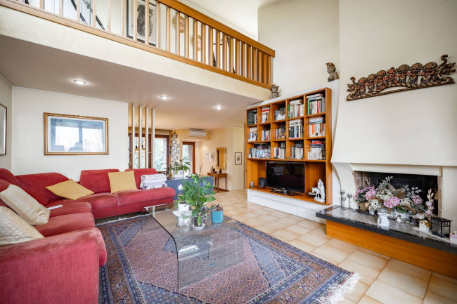 VILLA BIFAMILIARE in vendita a Sirtori