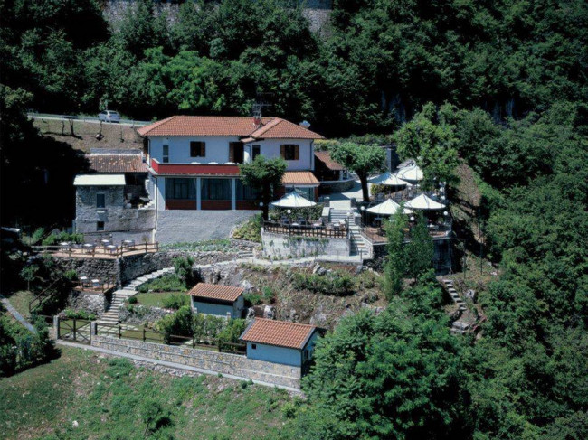Attività commerciale in affitto a Valbrona