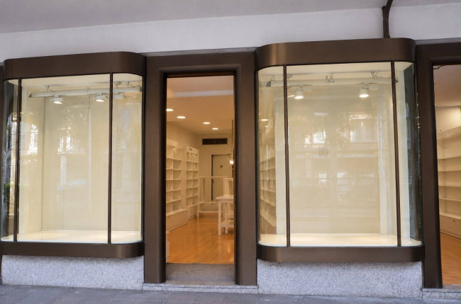 Locale commerciale in affitto a Lecco