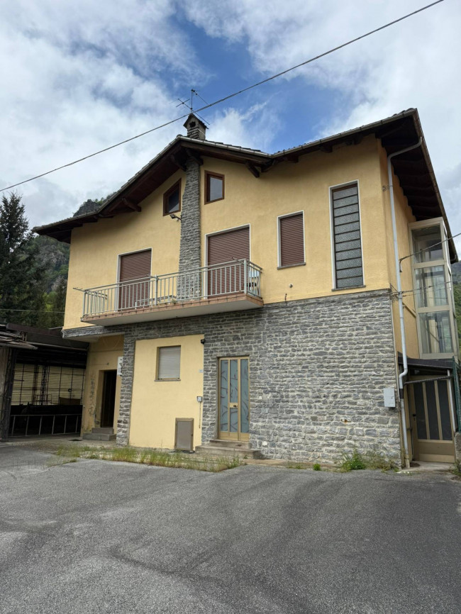 Appartamento in Vendita a Roure