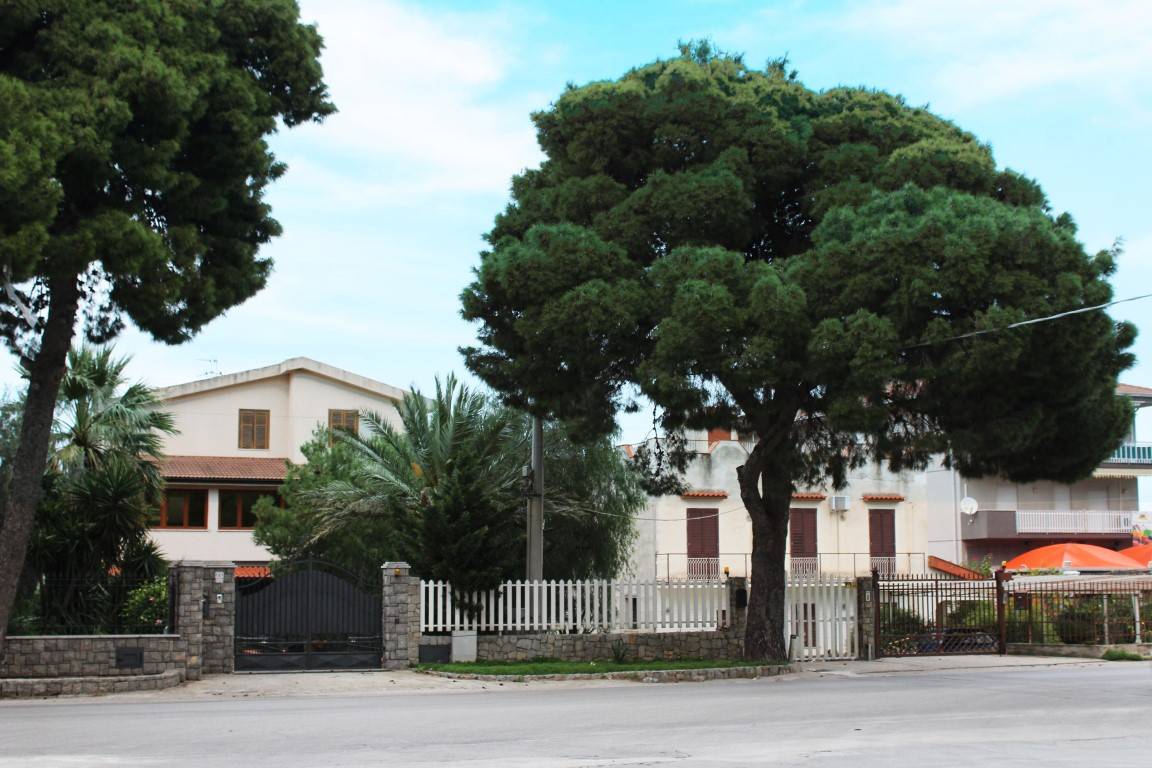 villa in S.S. 113 Est a Carini