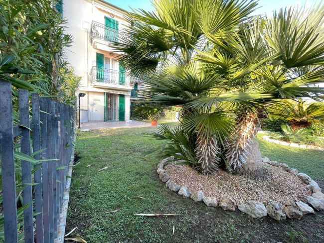 Appartamento in vendita a Riva Ligure (IM)