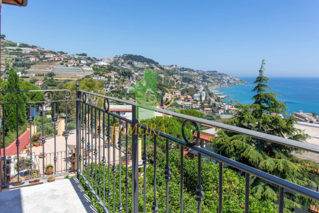 Villa in vendita a Sanremo (IM)